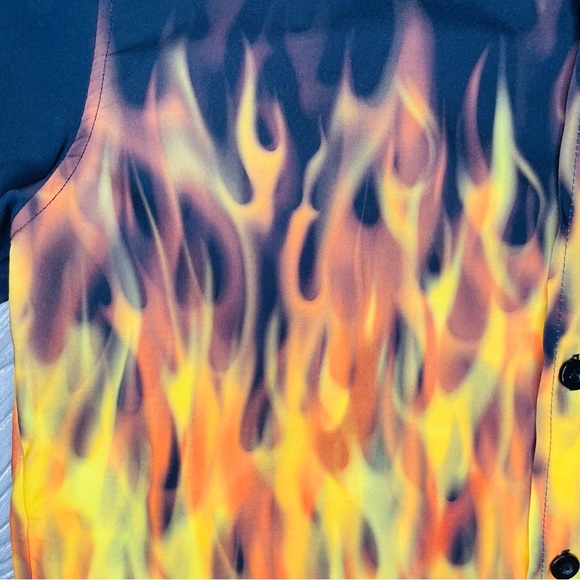 Benny's Flame Design Camp Bowling Casual Shirt Size small Short Sleeve Button Up - Picture 2 of 5